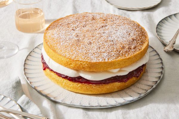 8caf639e-c2d2-480e-8832-980a308133d3--2021-0525_victoria-sponge-cake_3x2_rocky-luten_015